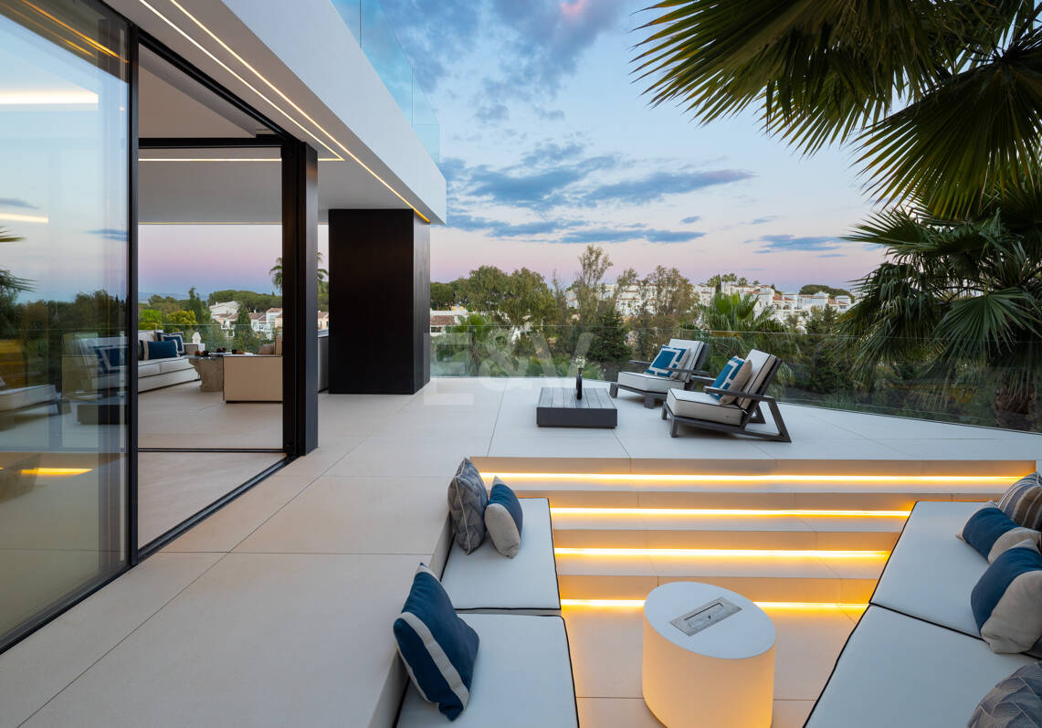 Author's Villa with Modern Design, Wellness, and Resort Style in La Quinta