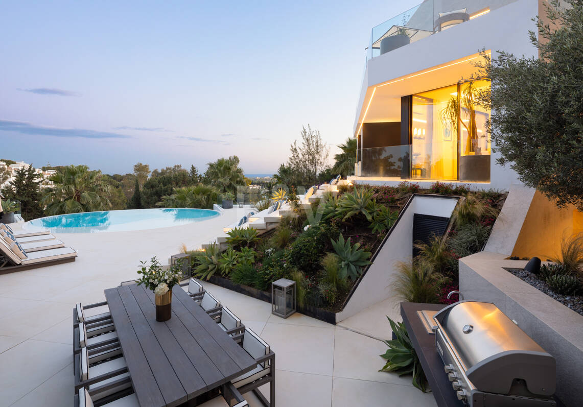 Author's Villa with Modern Design, Wellness, and Resort Style in La Quinta