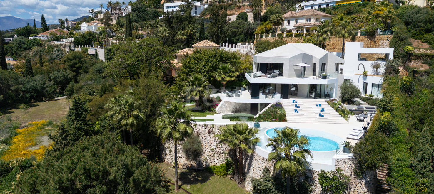 Author's Villa with Modern Design, Wellness, and Resort Style in La Quinta
