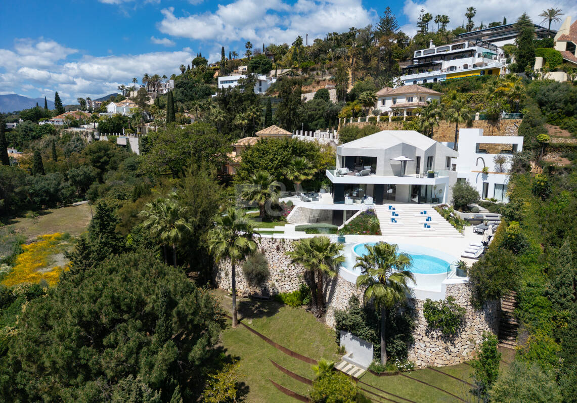 Author's Villa with Modern Design, Wellness, and Resort Style in La Quinta