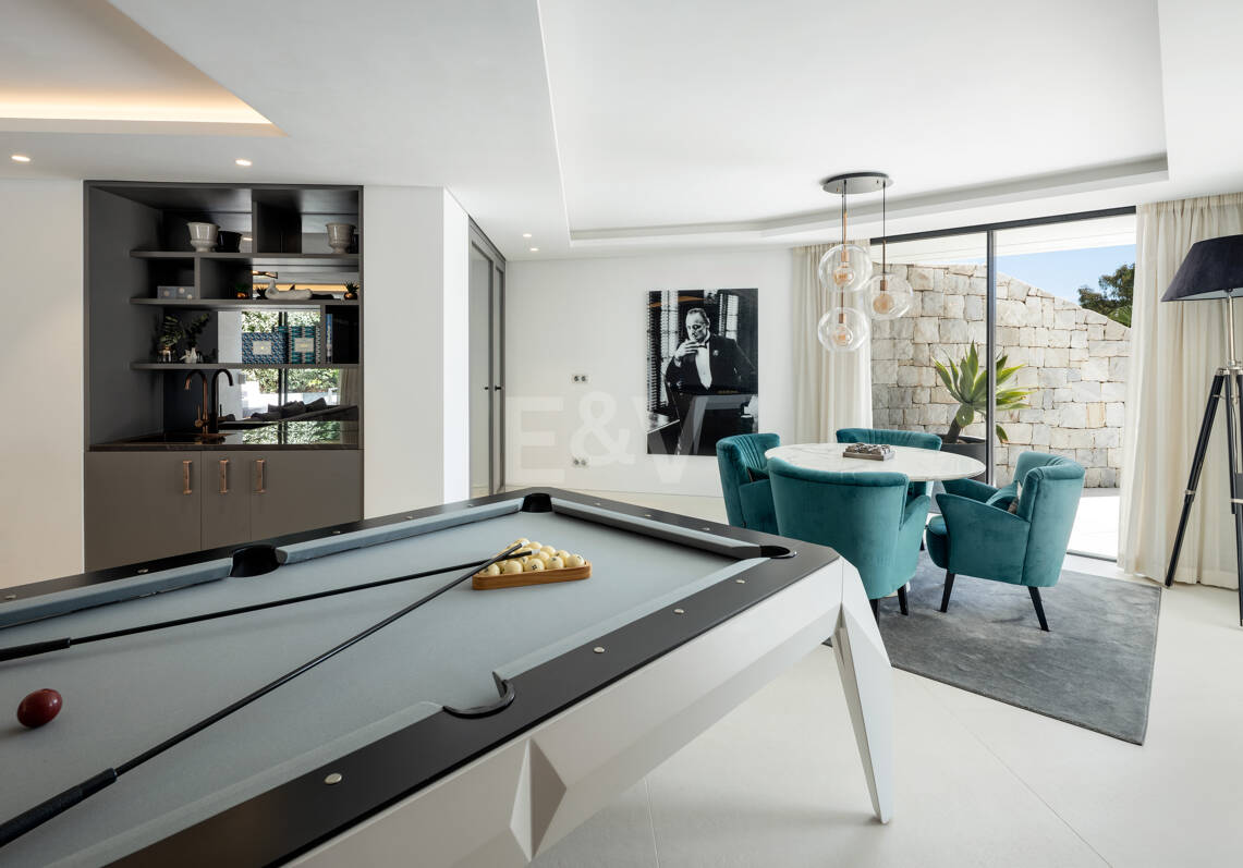 Author's Villa with Modern Design, Wellness, and Resort Style in La Quinta