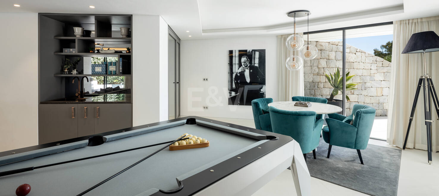 Author's Villa with Modern Design, Wellness, and Resort Style in La Quinta