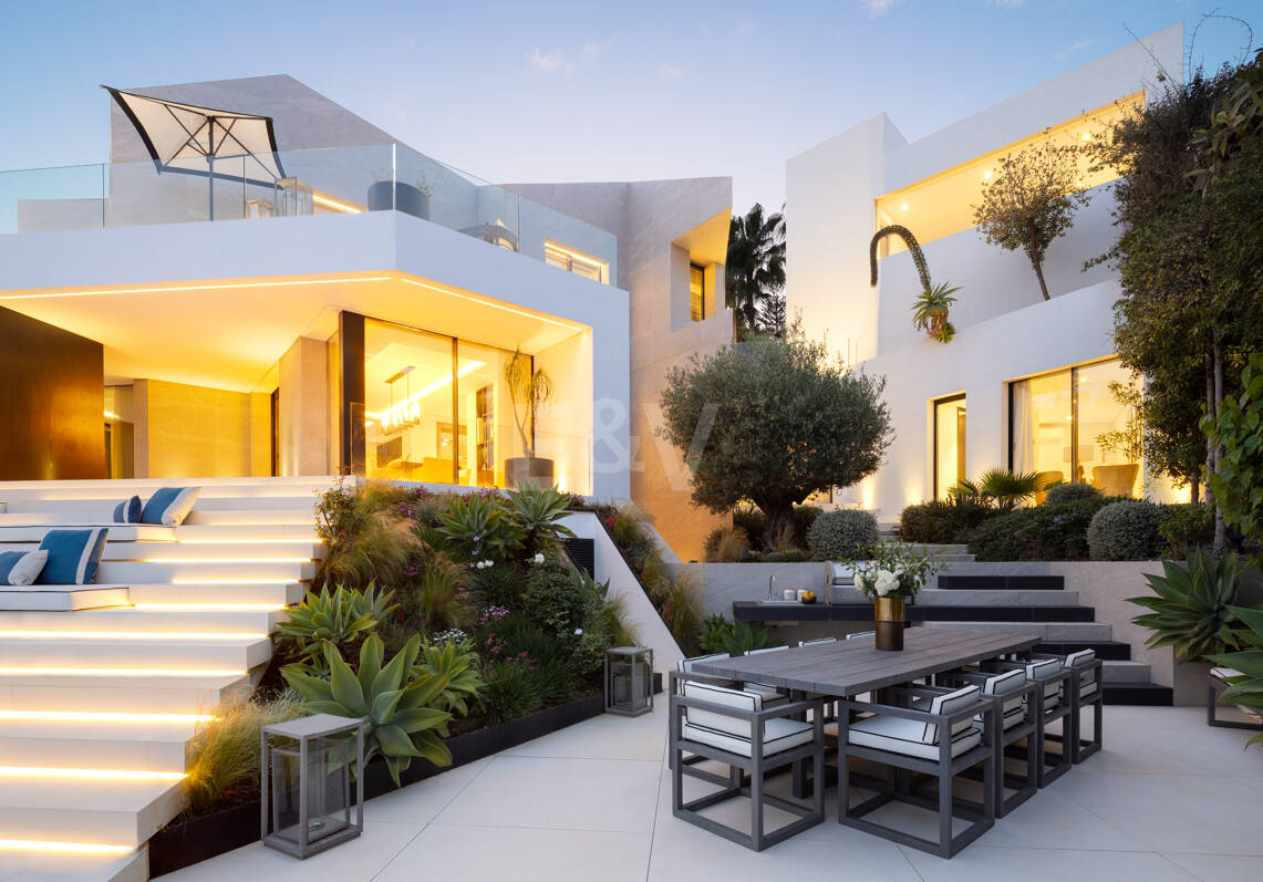Author's Villa with Modern Design, Wellness, and Resort Style in La Quinta