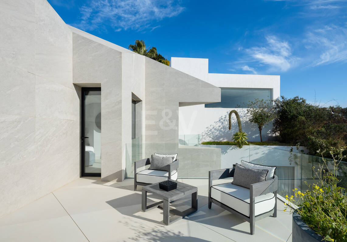 Author's Villa with Modern Design, Wellness, and Resort Style in La Quinta