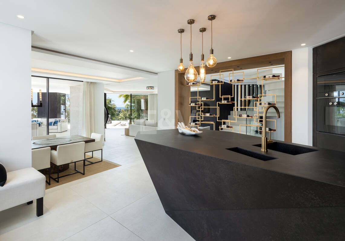 Author's Villa with Modern Design, Wellness, and Resort Style in La Quinta