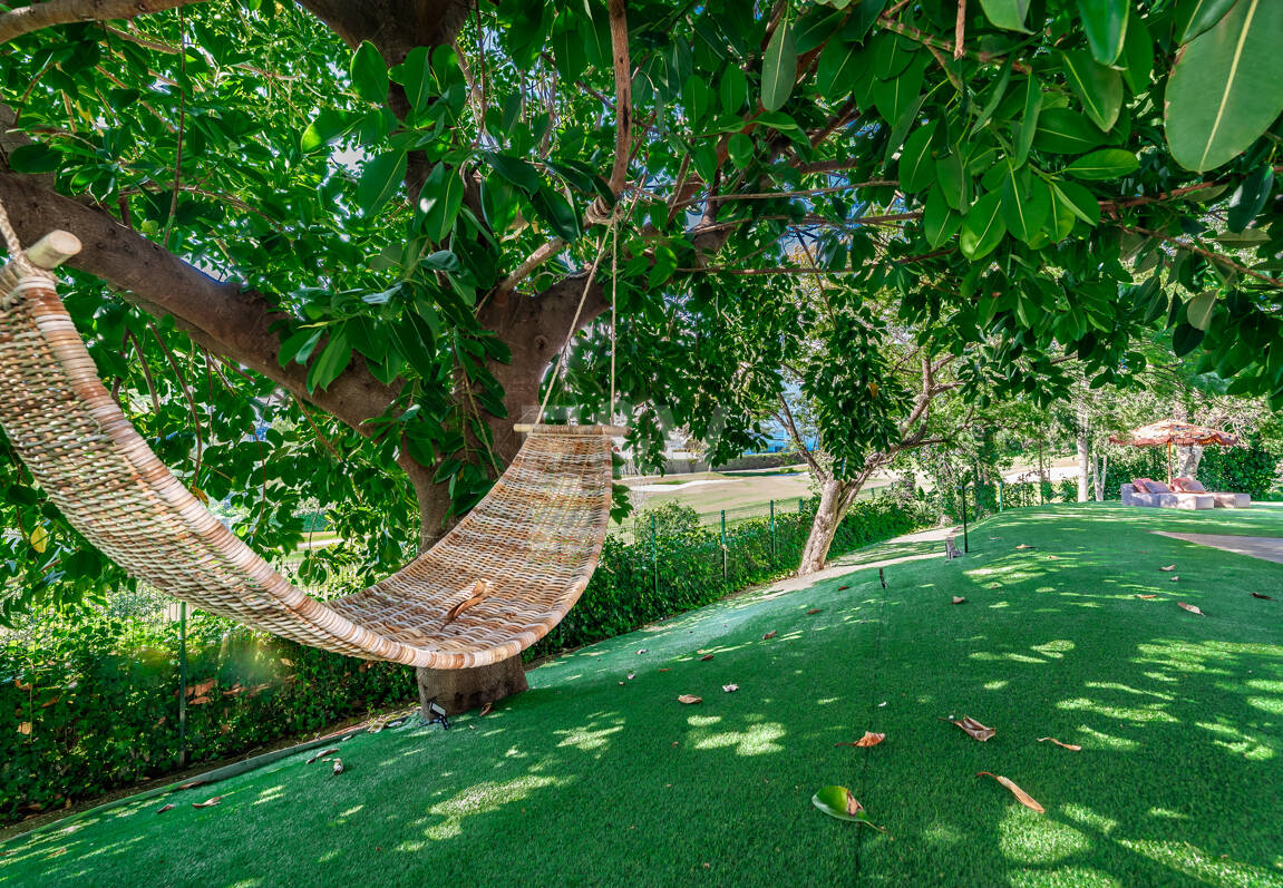 Gorgeous Balinese-Style Villa Omgiven av golfbanor