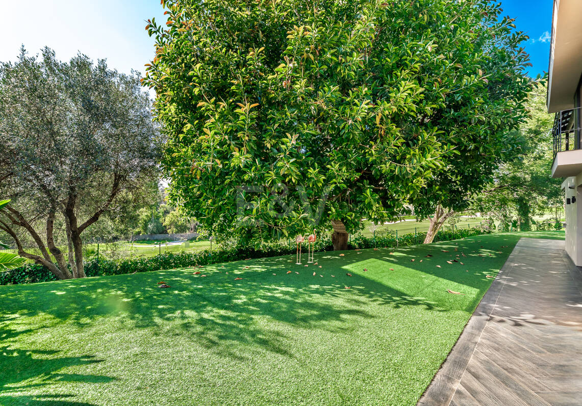Gorgeous Balinese-Style Villa Surrounded by Golf Courses