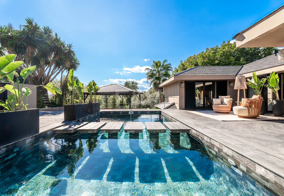 Gorgeous Balinese-Style Villa Omgiven av golfbanor