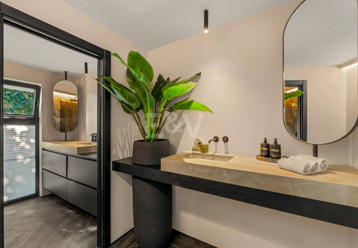 Gorgeous Balinese-Style Villa Omgiven av golfbanor