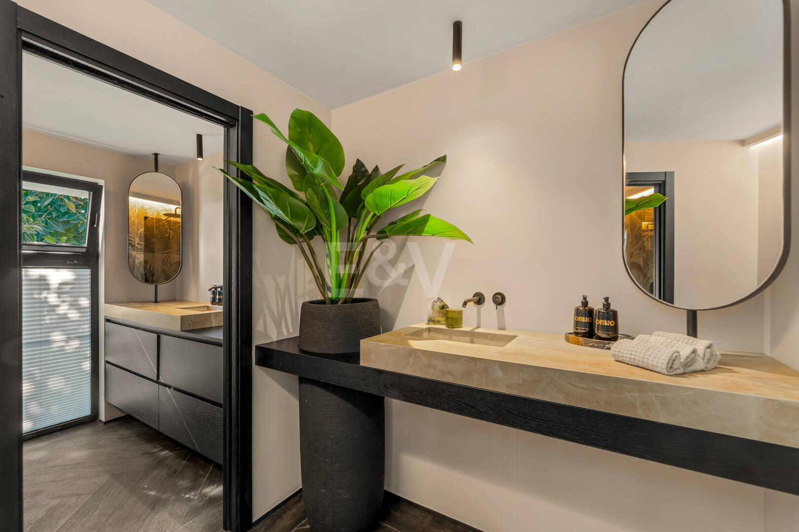 Gorgeous Balinese-Style Villa Omgiven av golfbanor