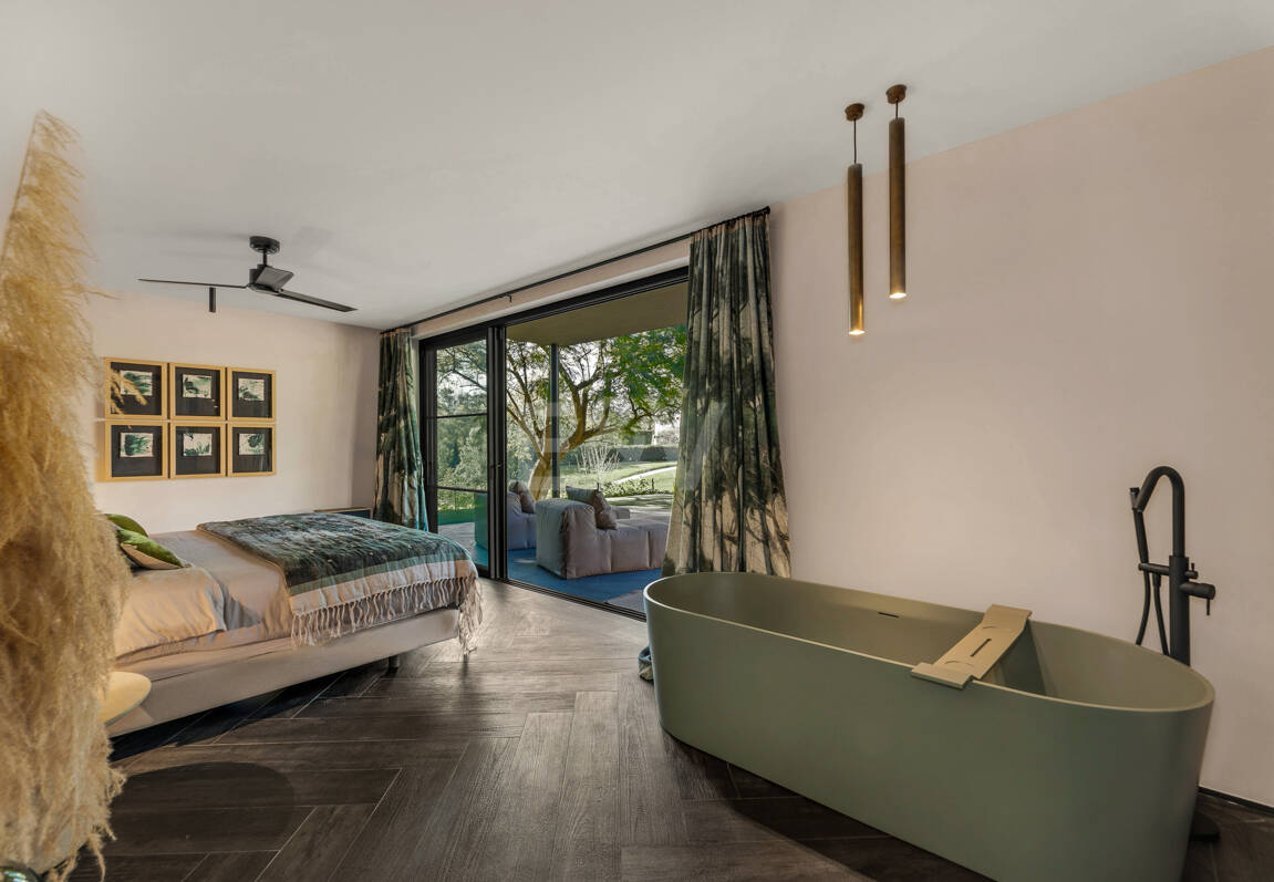 Gorgeous Balinese-Style Villa Omgiven av golfbanor