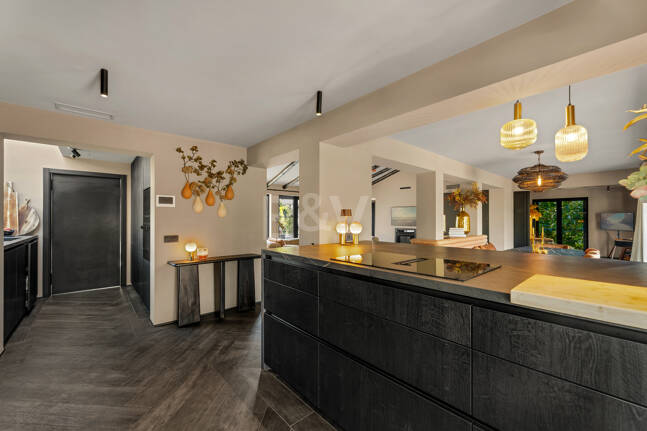 Gorgeous Balinese-Style Villa Omgiven av golfbanor