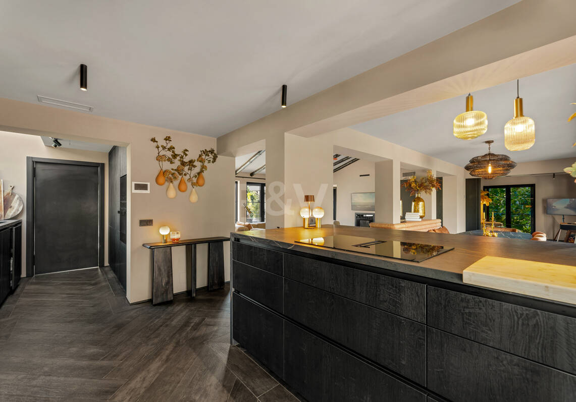 Gorgeous Balinese-Style Villa Surrounded by Golf Courses