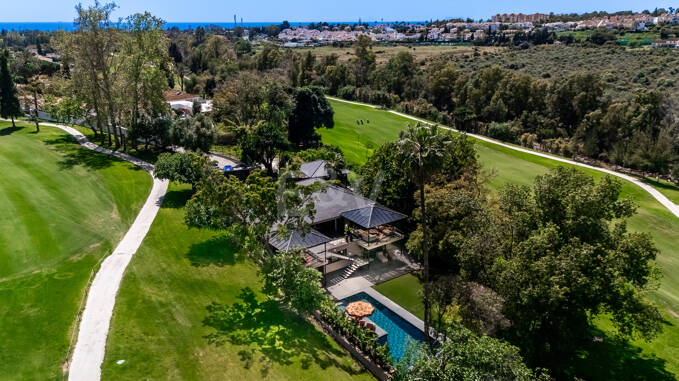 Gorgeous Balinese-Style Villa Surrounded by Golf Courses
