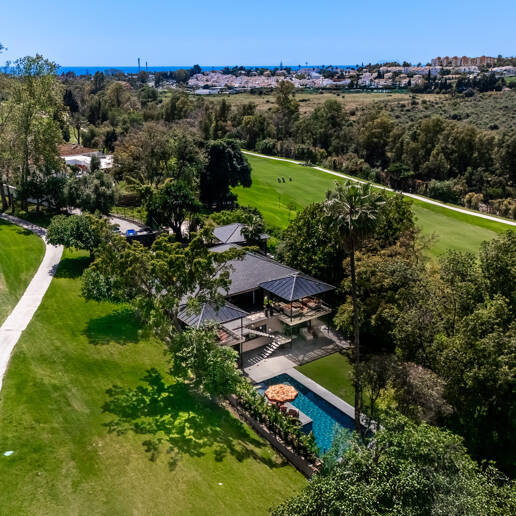 Gorgeous Balinese-Style Villa Omgiven av golfbanor