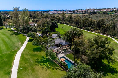 Gorgeous Balinese-Style Villa Omgiven av golfbanor