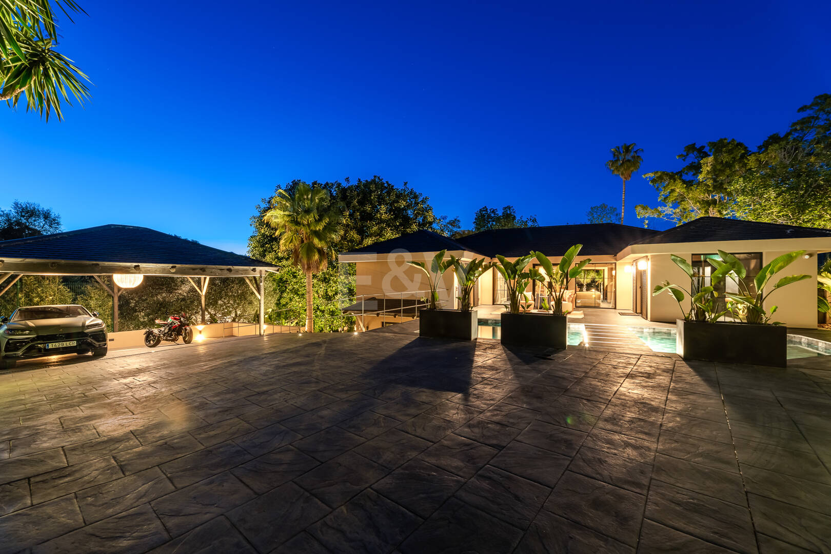 Gorgeous Balinese-Style Villa Omgiven av golfbanor