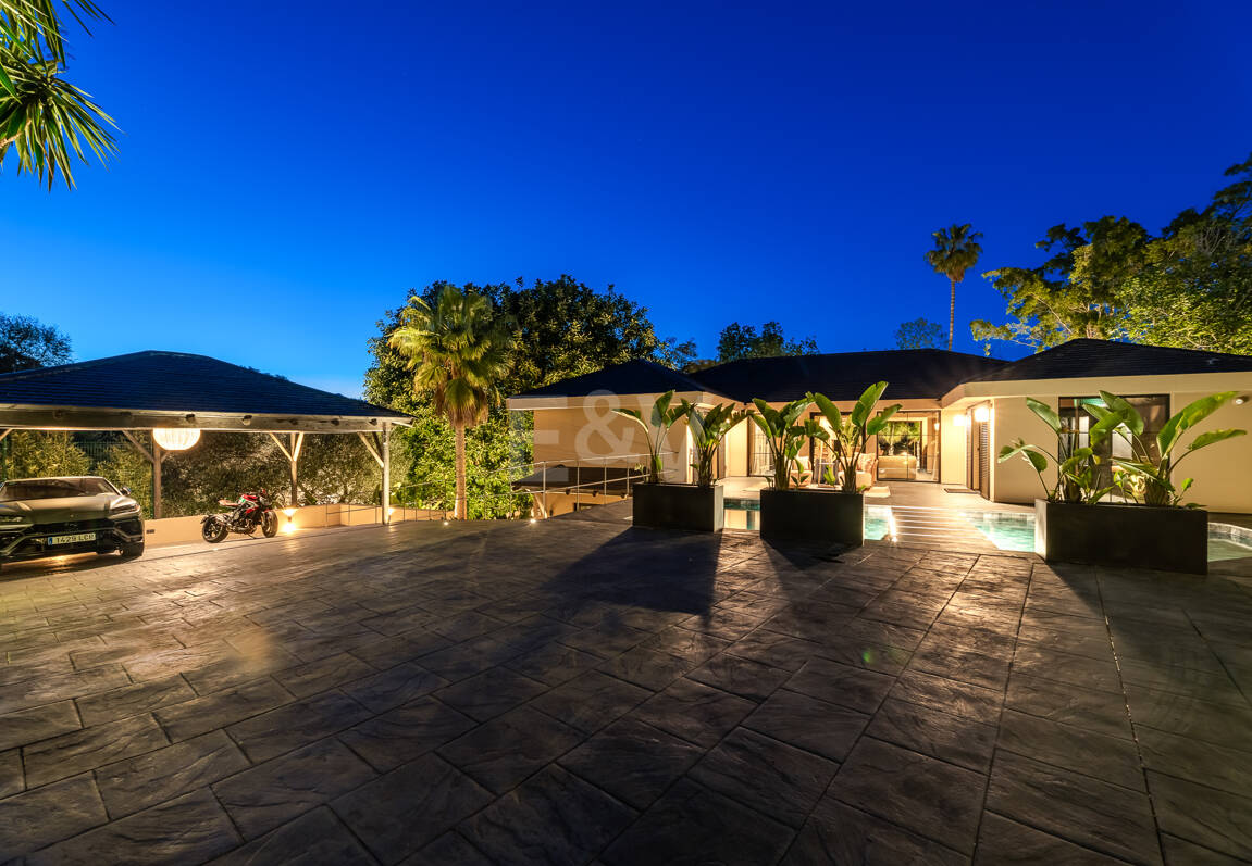 Gorgeous Balinese-Style Villa Omgiven av golfbanor