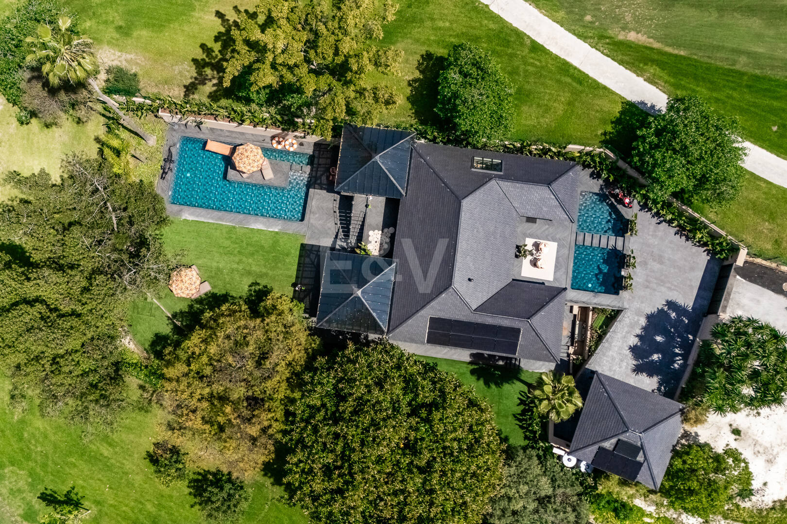 Gorgeous Balinese-Style Villa Omgiven av golfbanor