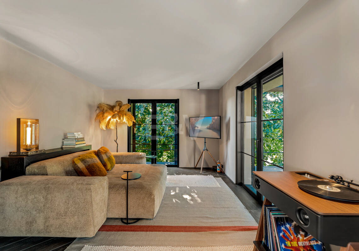 Gorgeous Balinese-Style Villa Surrounded by Golf Courses