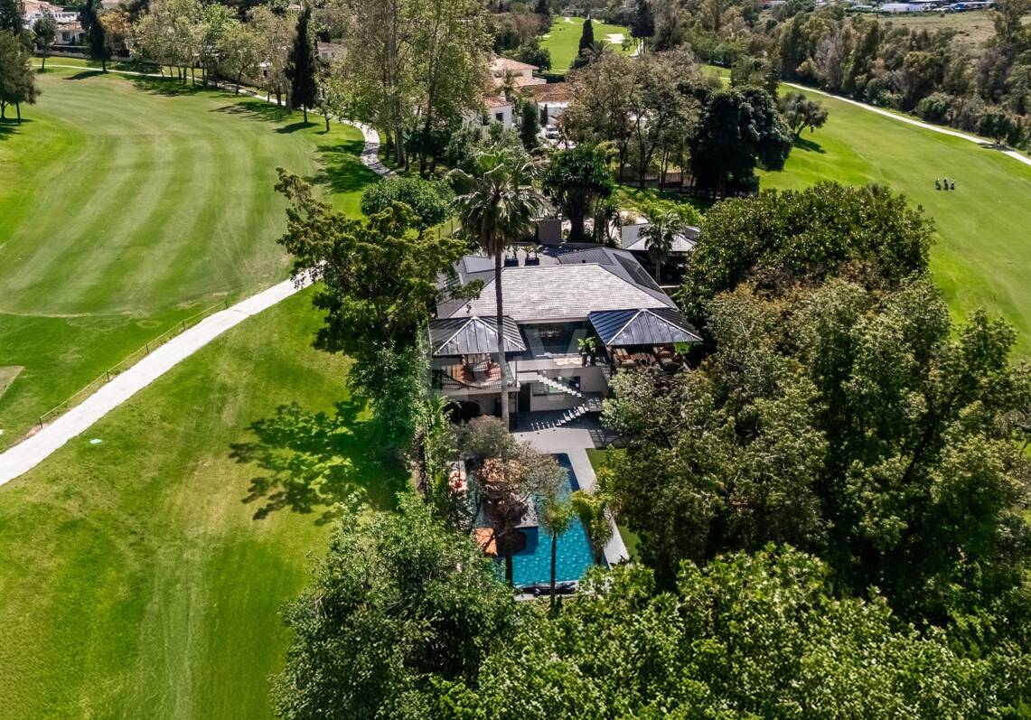Gorgeous Balinese-Style Villa Surrounded by Golf Courses