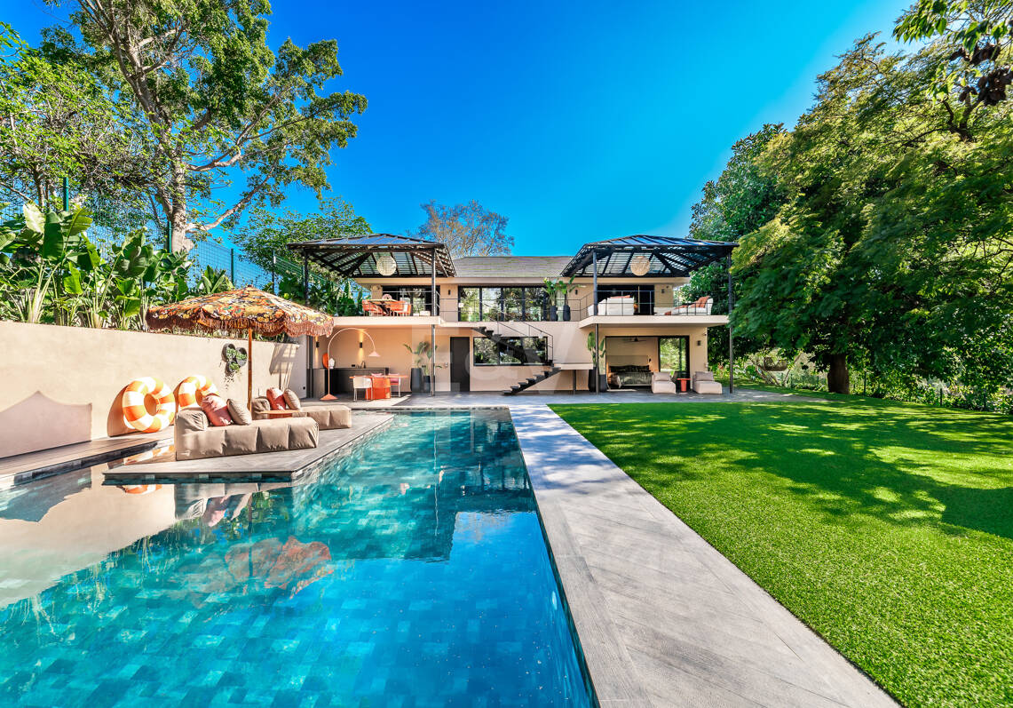 Gorgeous Balinese-Style Villa Surrounded by Golf Courses