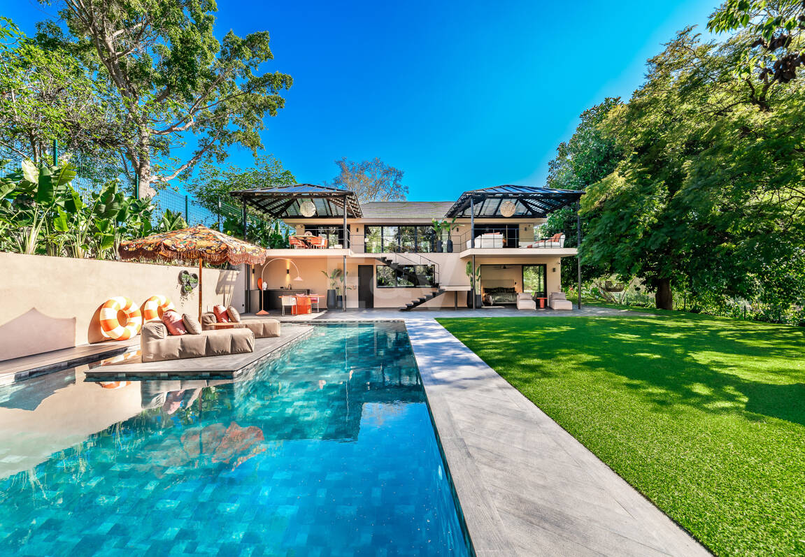 Gorgeous Balinese-Style Villa Omgiven av golfbanor