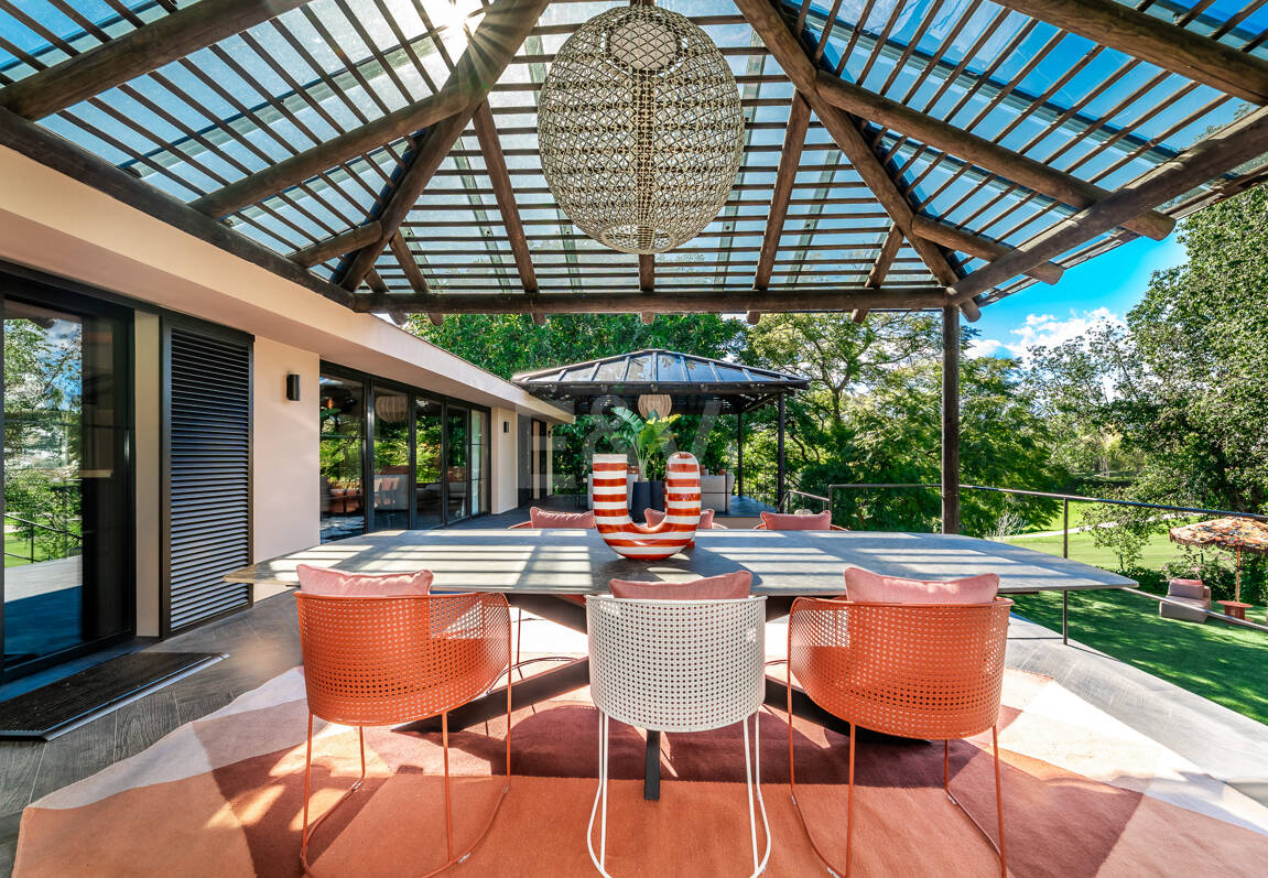 Gorgeous Balinese-Style Villa Omgiven av golfbanor