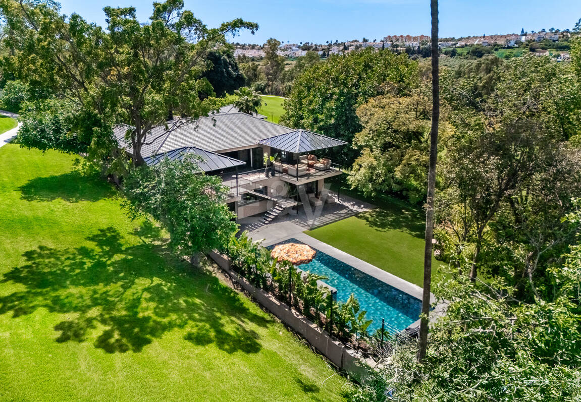 Gorgeous Balinese-Style Villa Omgiven av golfbanor