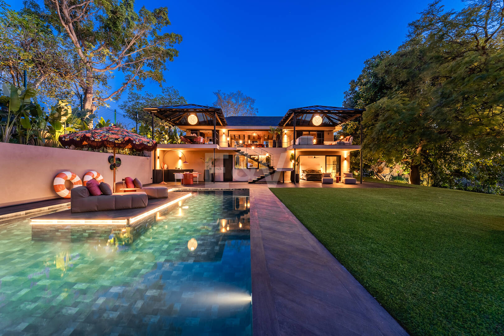 Gorgeous Balinese-Style Villa Omgiven av golfbanor