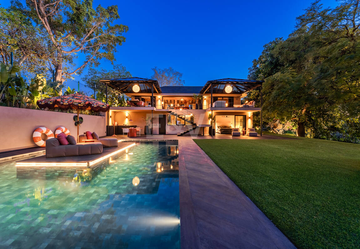 Gorgeous Balinese-Style Villa Omgiven av golfbanor