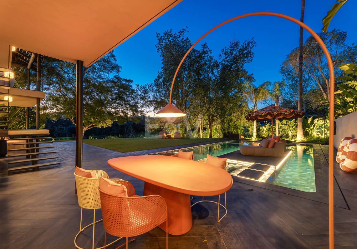 Gorgeous Balinese-Style Villa Surrounded by Golf Courses