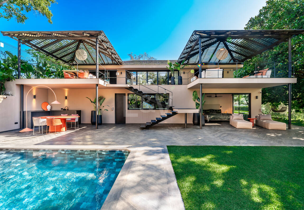 Gorgeous Balinese-Style Villa Omgiven av golfbanor