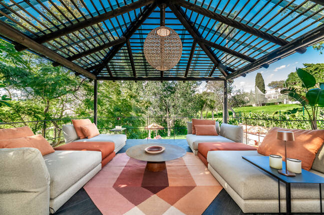 Gorgeous Balinese-Style Villa Omgiven av golfbanor