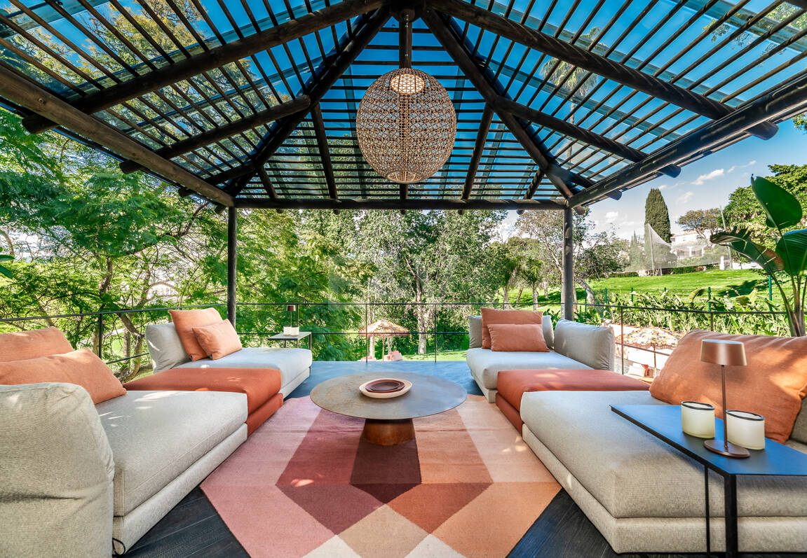 Gorgeous Balinese-Style Villa Omgiven av golfbanor