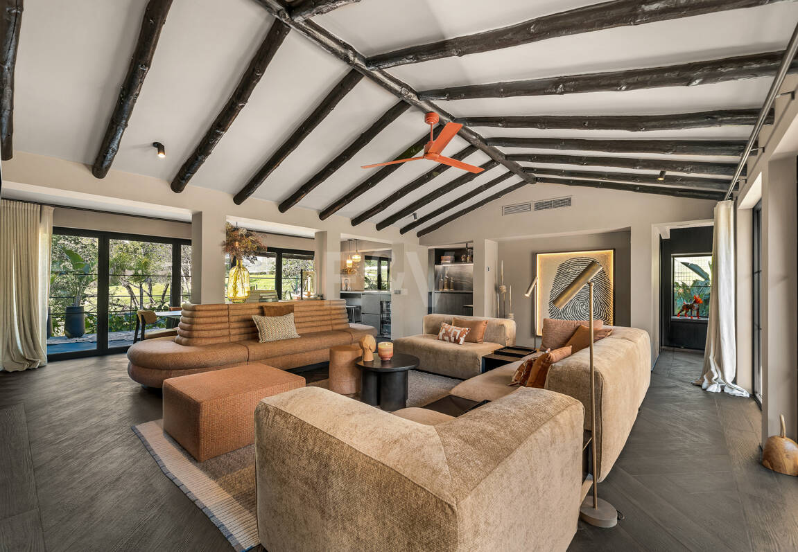 Gorgeous Balinese-Style Villa Omgiven av golfbanor