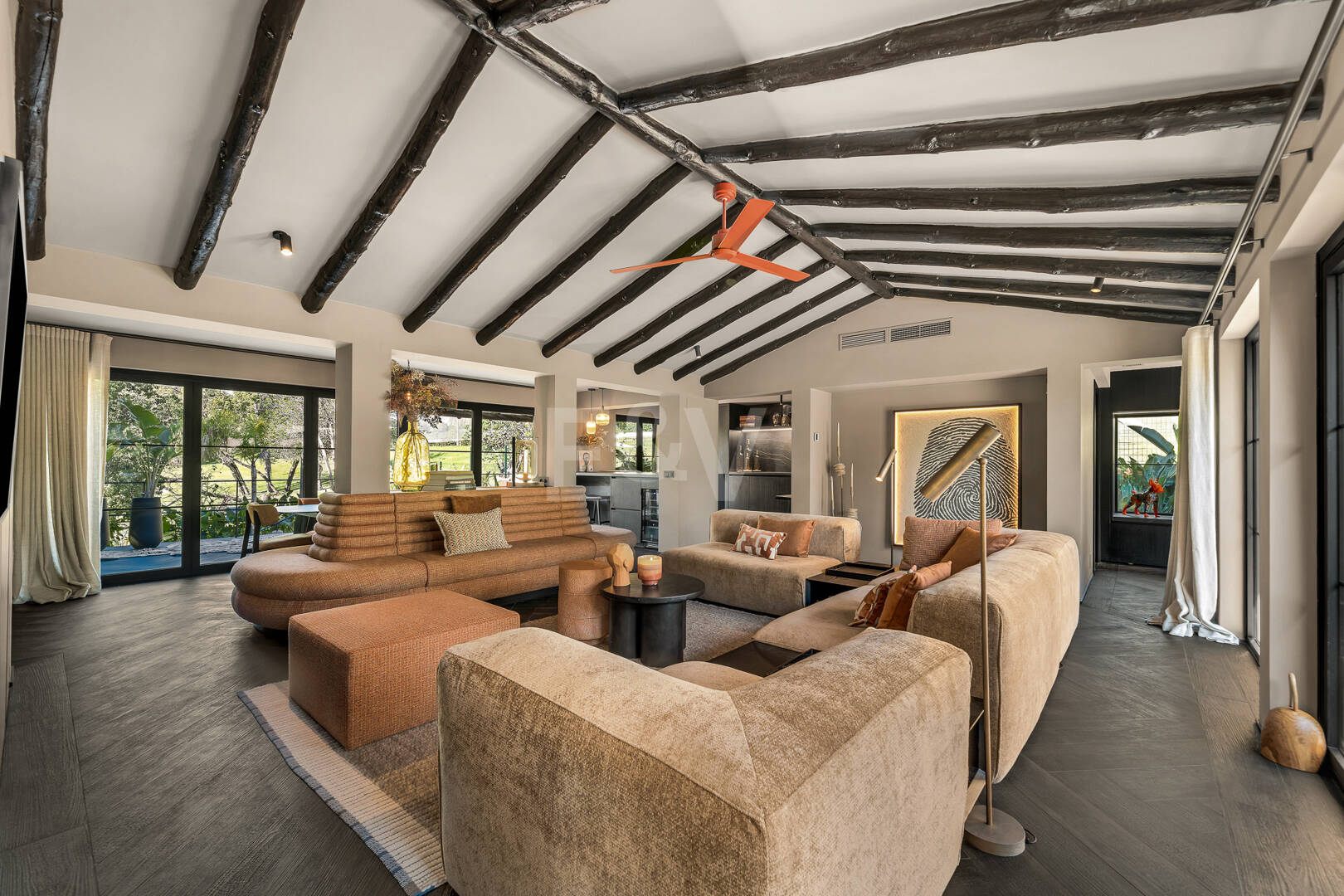 Gorgeous Balinese-Style Villa Omgiven av golfbanor