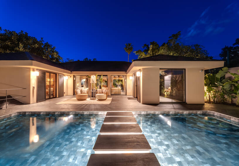 Gorgeous Balinese-Style Villa Omgiven av golfbanor