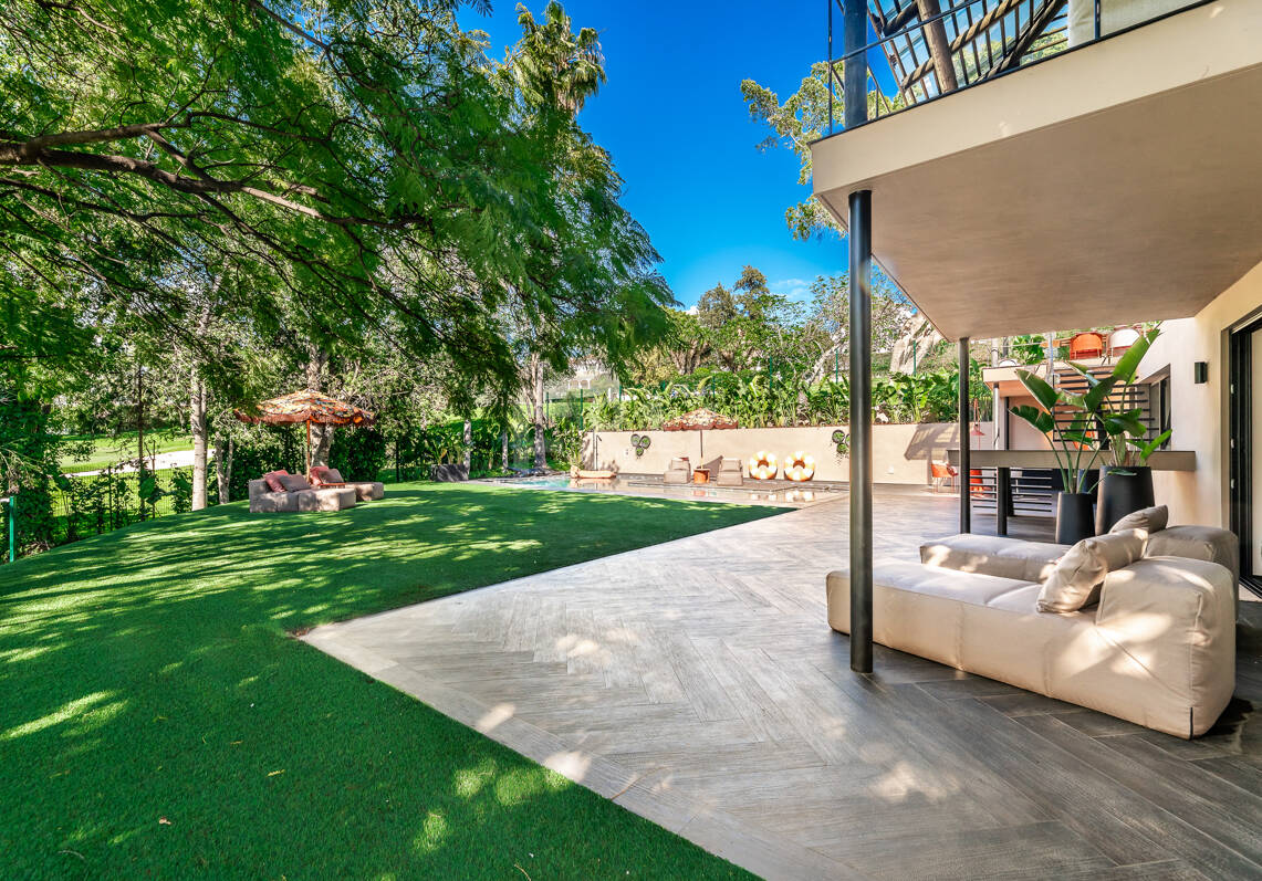 Gorgeous Balinese-Style Villa Surrounded by Golf Courses