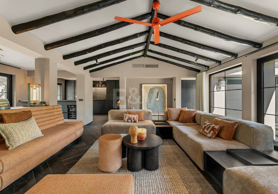 Gorgeous Balinese-Style Villa Surrounded by Golf Courses