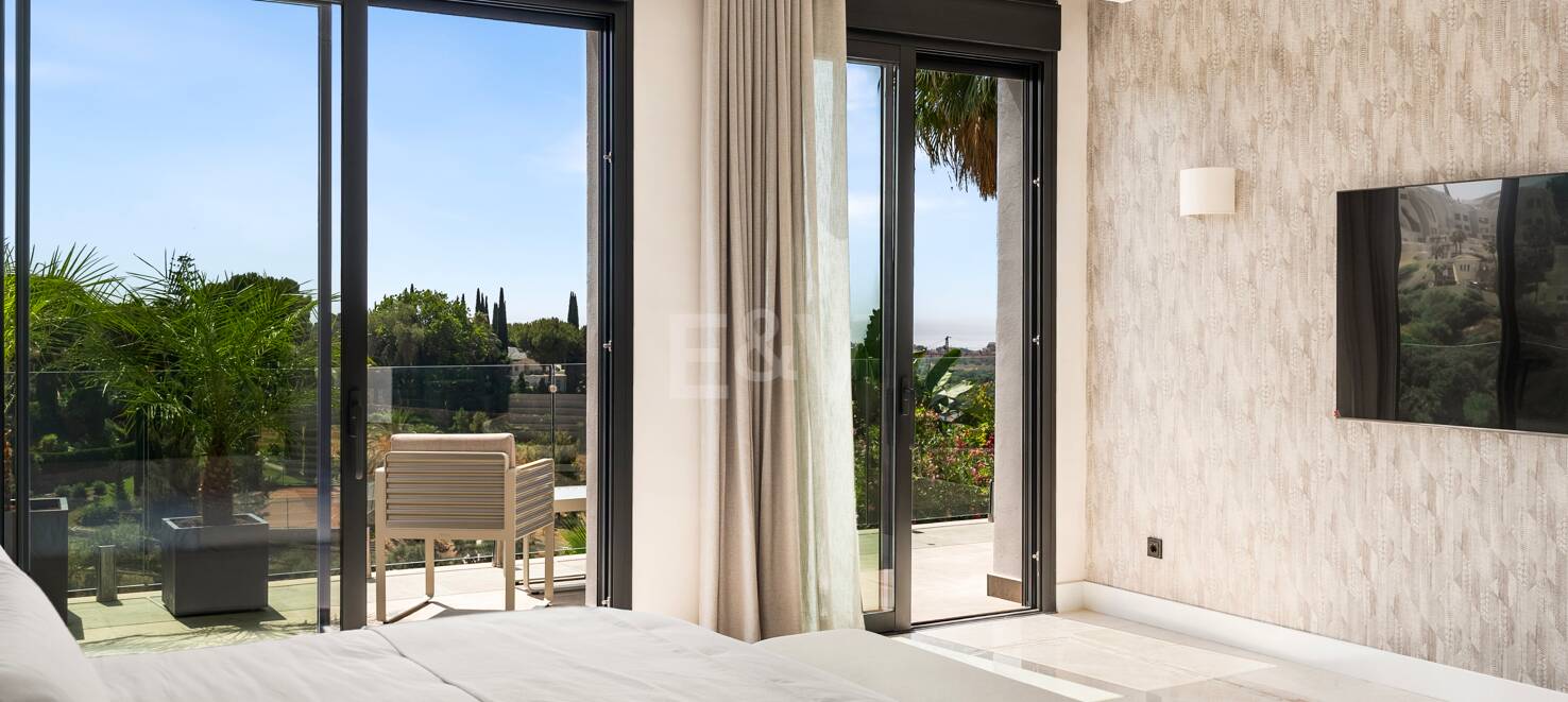 Luxusvilla in bester Golf-Frontlage