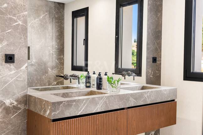 Villa avec mélange harmonieux de tradition et de luxe moderne