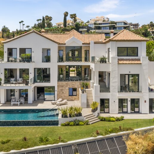 Prime Golf Front Luxury Mansion