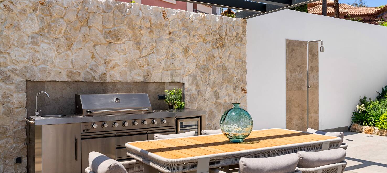 Luxusvilla in bester Golf-Frontlage