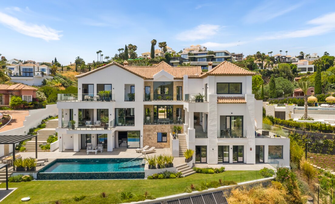 Villa with Harmonious Blend of Tradition and Modern Luxury