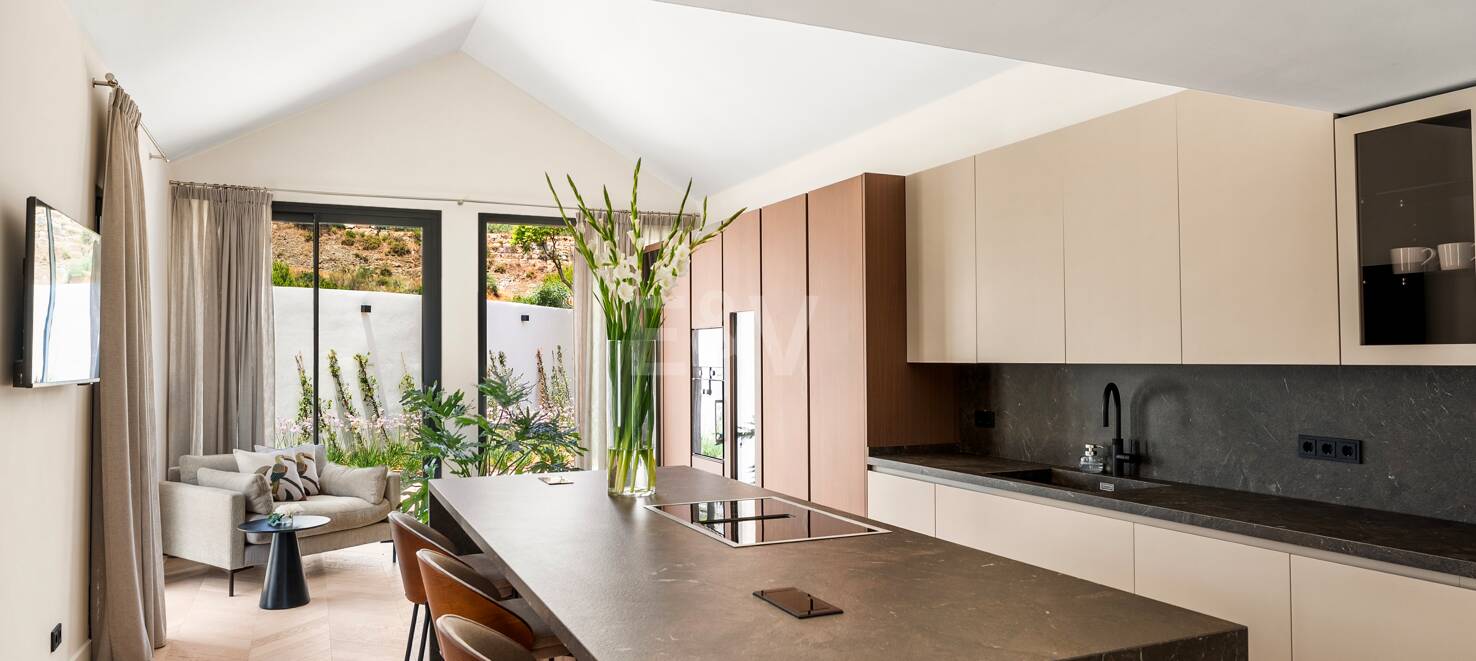 Luxusvilla in bester Golf-Frontlage