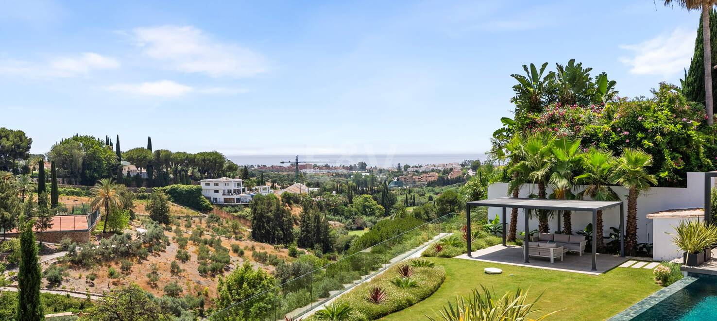 Luxusvilla in bester Golf-Frontlage