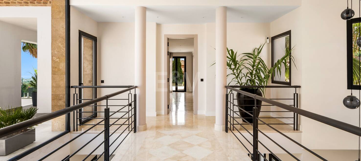 Luxusvilla in bester Golf-Frontlage