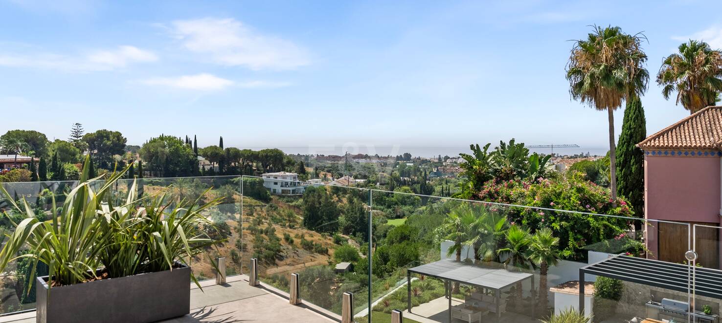 Luxusvilla in bester Golf-Frontlage