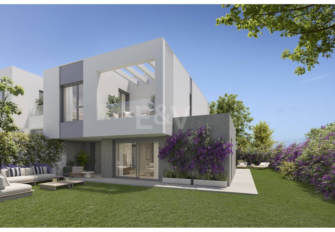 Modern Beachside Townhouse i Elviria